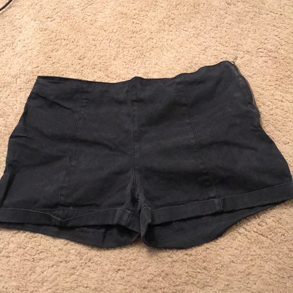 🌴 SO Black shorts with side zipper. Size 17 - Picture 3 of 8